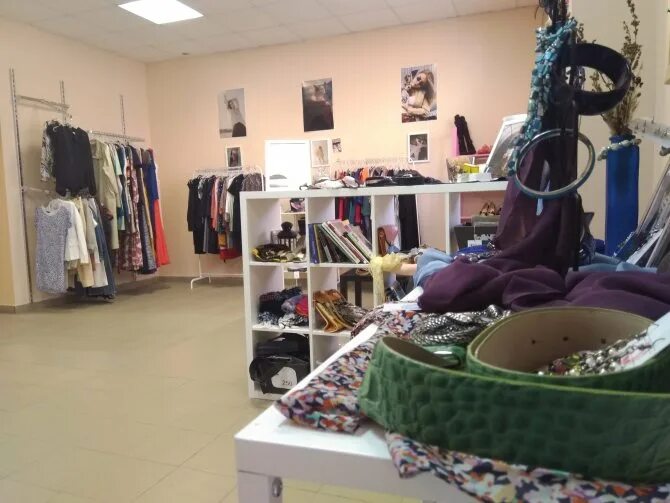 Комиссионных магазинов одежда. Комиссионный магазин одежды. Комиссионный магазин свадебных платьев луганск. Комиссионка москва одежда сдать. Комиссионка москва одежда сдать.