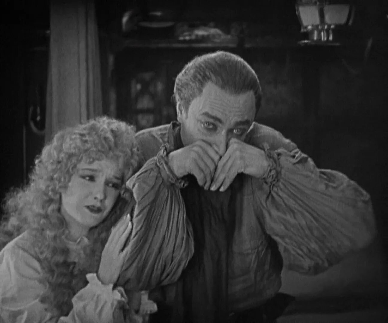 Конрад фейдт гуинплен. Человек который смеётся фильм 1971. Человек который смеется 1928. Человек который смеется 1928 гуинплен. Человек который смеётся фильм 1928.