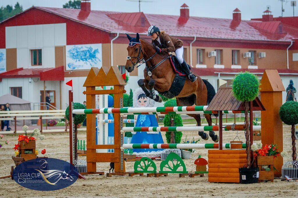 Конно спортивная улица. Конно-спортивный комплекс Мустанг Ханты-Мансийск. Конный клуб Мустанг Ханты-Мансийск. Конно-спортивный клуб Мустанг Ханты-Мансийск. Конюшня КСК Мустанг Ханты-Мансийск.