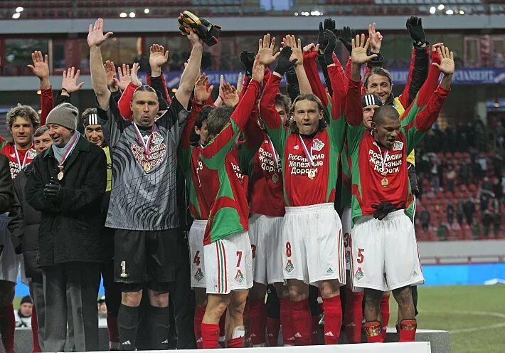 Локомотив выиграл кубок континента. Лоськов локомотив 2005. локомотив кубок уефа 2005. локомотив чемпион 2004.
