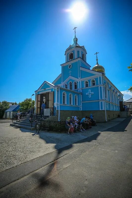 Храм михайловск. Храмы в Михайловске Ставропольского края. Храм всех святых Михайловск Ставропольский край. Храмы всех святых в земле Российской просиявших Михайловск. Церковь в Михайловске Ставропольского края.