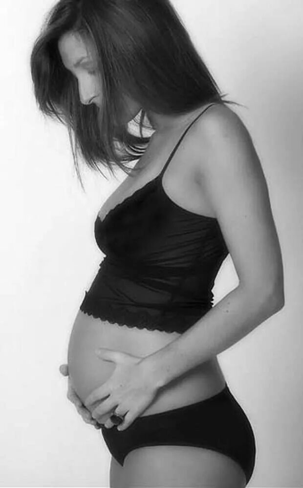 Женщина на 2 месяце беременности. Беременные на 4 месяце.