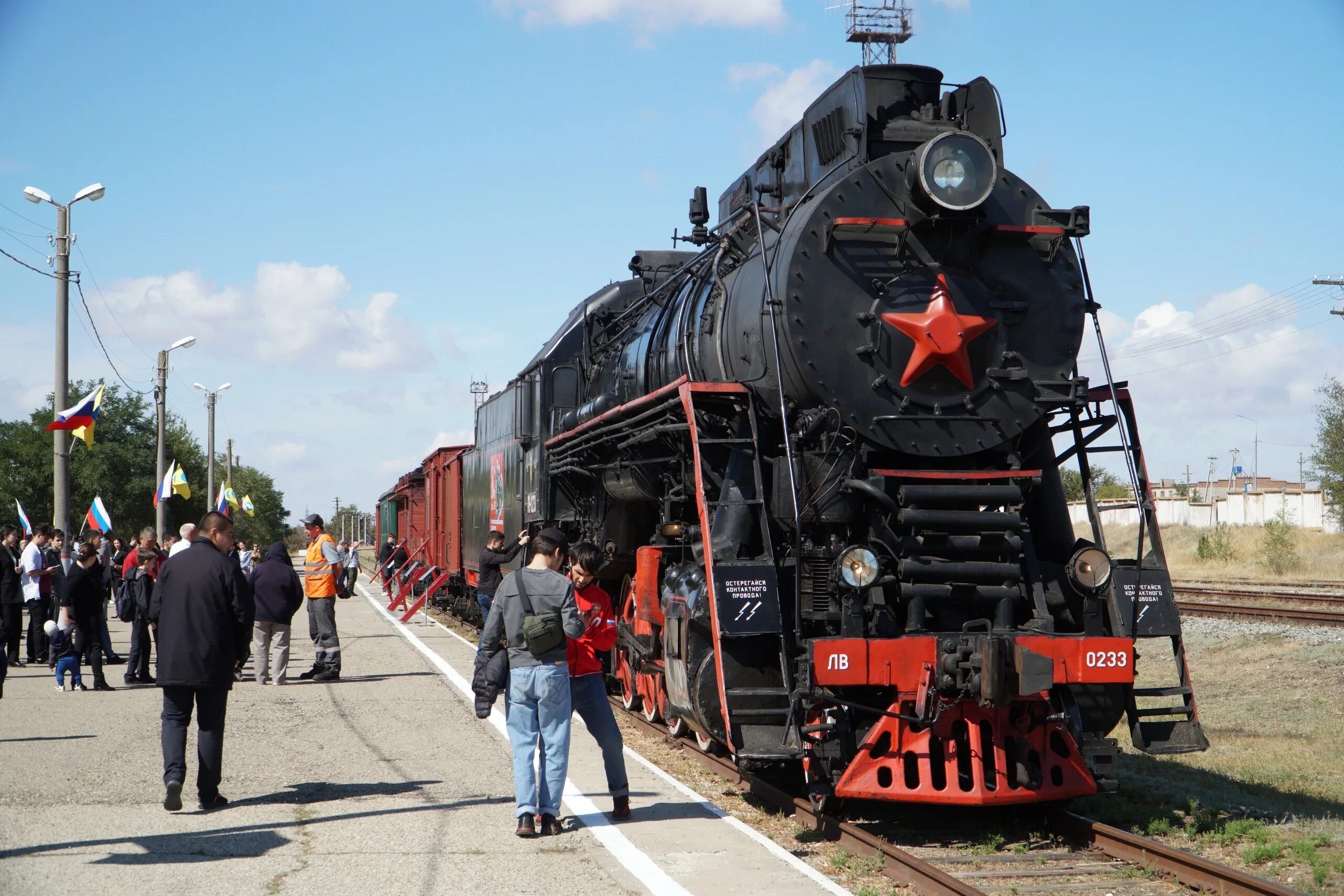 Эп1м trainpix. Железная дорога калмыкия. Станция кизляр. Железнодорожная станция элиста. Тэп70 0279.