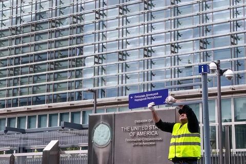 Сегодня посольство работает