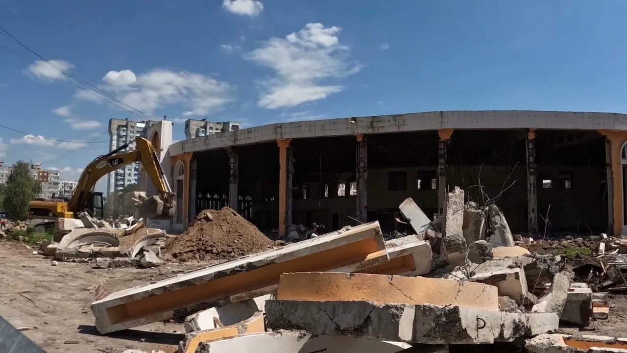 Снос тц мир. Тц колизей самара сносят. колизей самара сейчас. дк мир самара снесли. застройка на месте колизея самара.