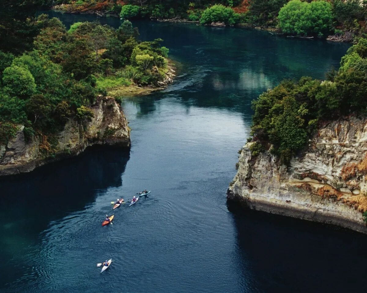 Презентация на тему река днепр. Вверх по течению и вниз по течению. Течение рек на карте. Вдоль течения реки. Презентация на тему река днепр.