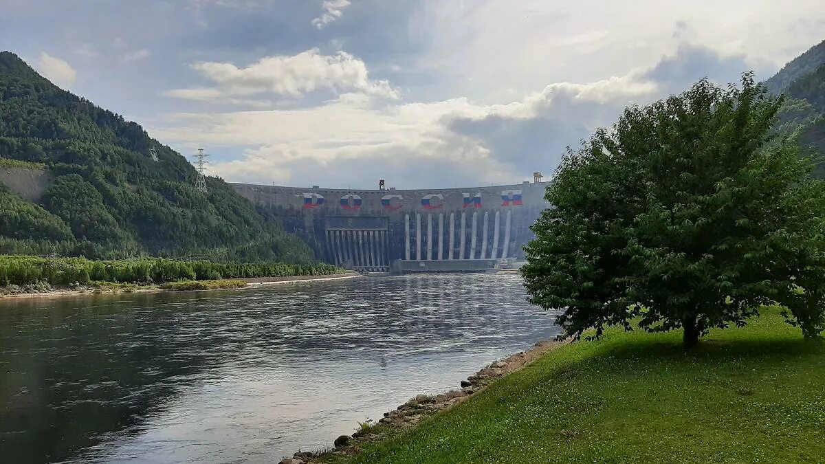 Республика Хакасия Черемушки ГЭС фото. Посёлок Черёмушки Хакасия. Поселок Черемушки Республика Хакасия. Ручьи в окресностях РП Черёмушки РХ.