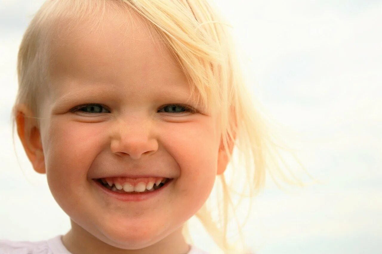 Радость похожа на. Улыбка ребенка. Радостное лицо ребенка. Ребенок улыбается. Счастливые лица детей.