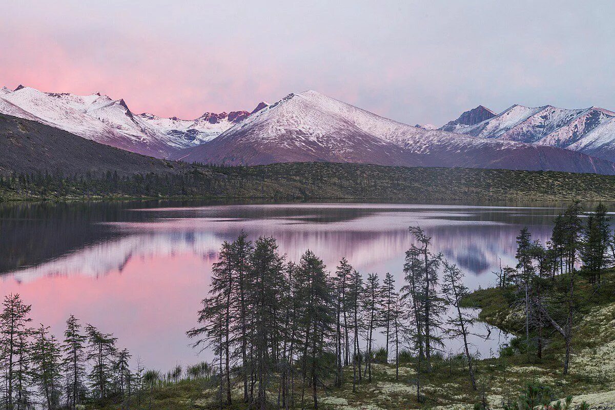 Фото республики саха якутия. Саха Якутия. Республика Саха Якутия природа. Саха Якутия хребет Черского. Хребет Черского Индигирка.