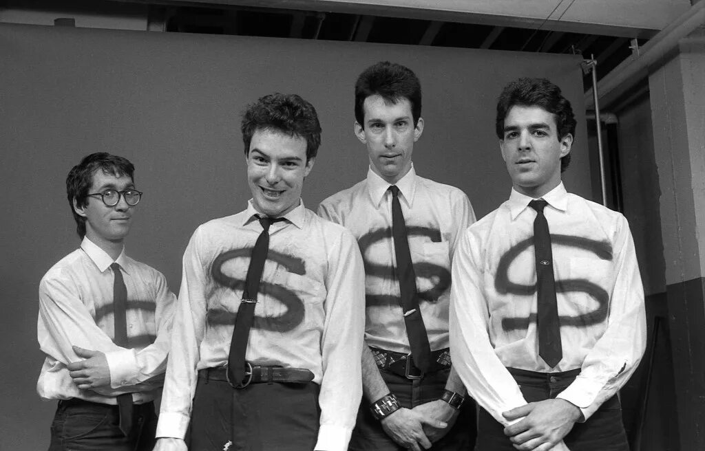 Dead kennedys california. Группа dead kennedys. мертвый кеннеди группа. dead kennedys фото группы.