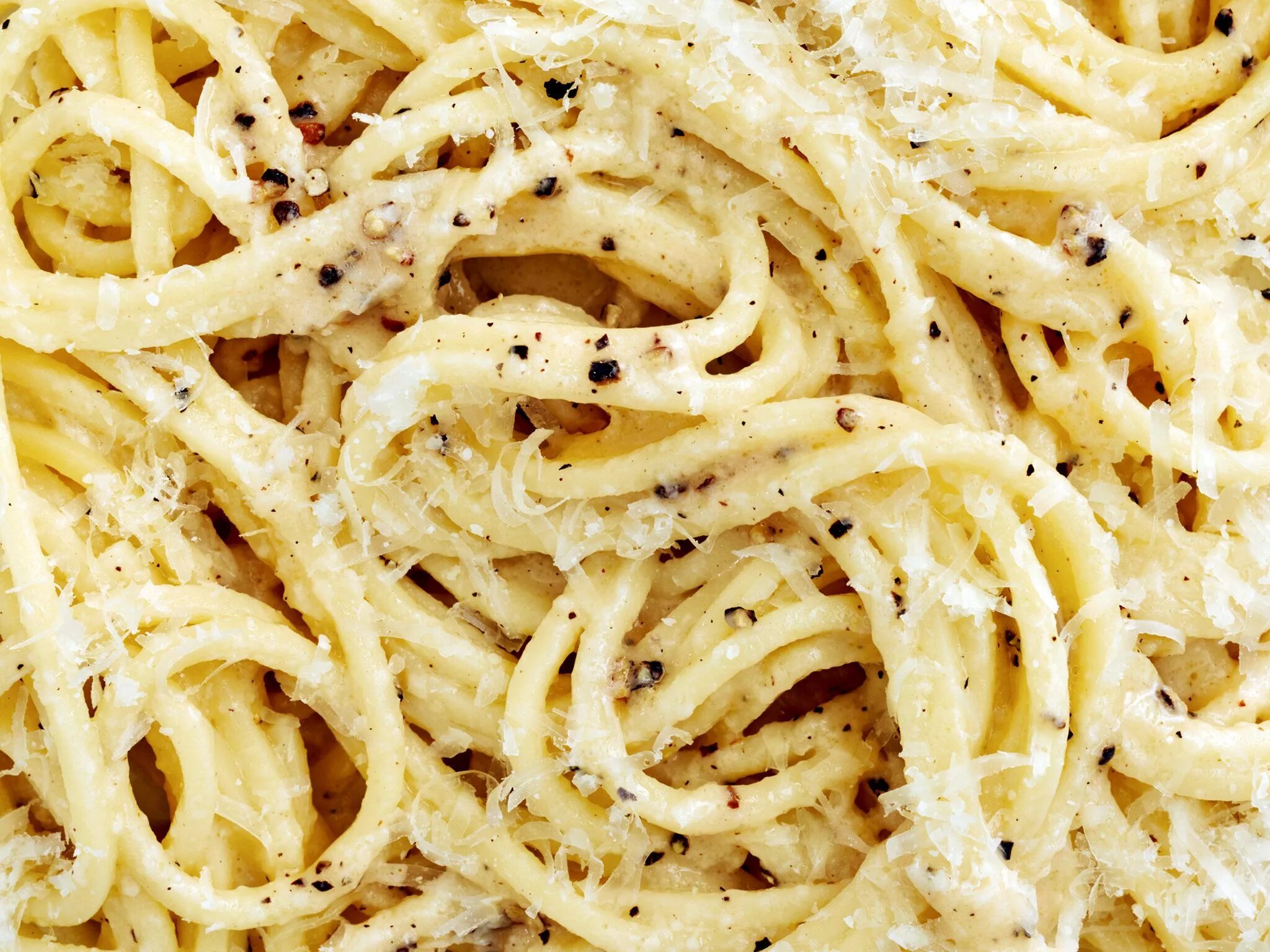 Cacio e pepe. Паста Качо Пепе. Фетучини Качо э Пепе. Папарделли Фунги&Полло. Качо спагетти.