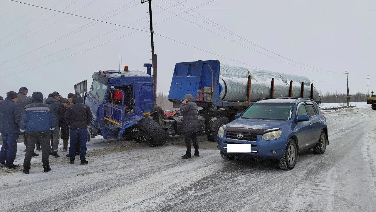 Трасса Сургут Салехард ДТП фура. Трасса Сургут Салехард ДТП фура пострадали. Коротчаево инфо телеграм