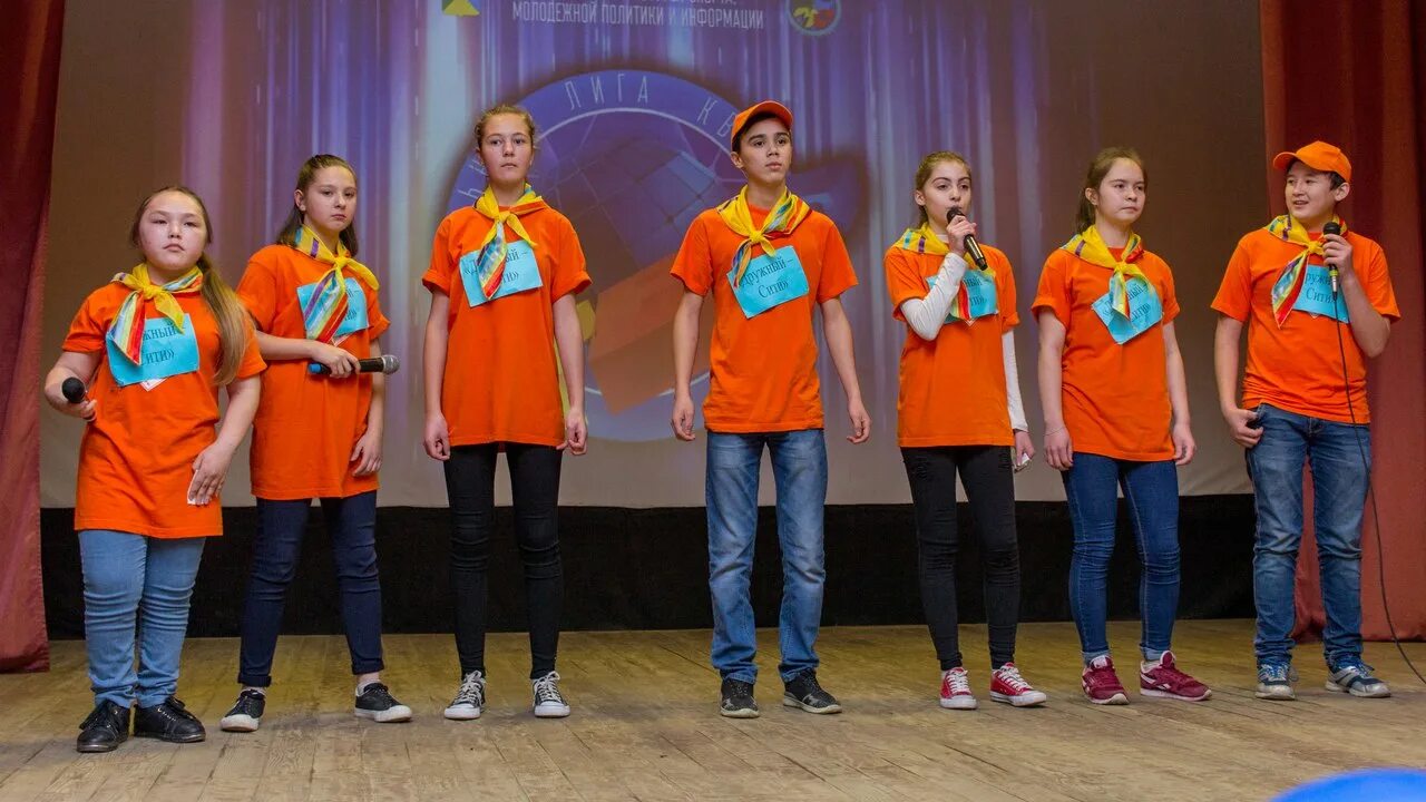 Идеи для квн. Школьная команда квн. одежда для команды квн. костюмы команд квн. костюмы на школьный квн.