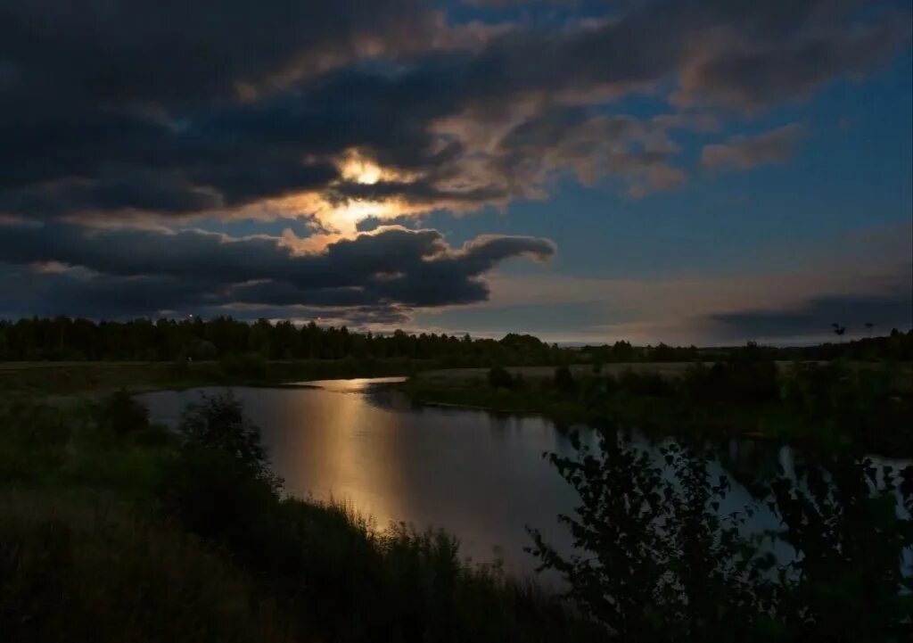 До самого позднего вечера. Российская природа ночью. Поздний вечер. Поздний летний вечер. Август ночь природа.