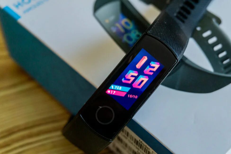 Установить часы honor band 5. Смарт часы хонор 6. Huawei band 6 циферблаты. Хонор часы band 2. Huawei band 7 ремешок металлический.