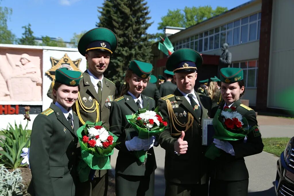 Московский пограничный институт федеральной службы безопасности рф. Николаев пограничная служба. Выпуск офицеров пограничников в 2022 году. Выпуск пограничного института рб. Пограничная академия фсб россии.