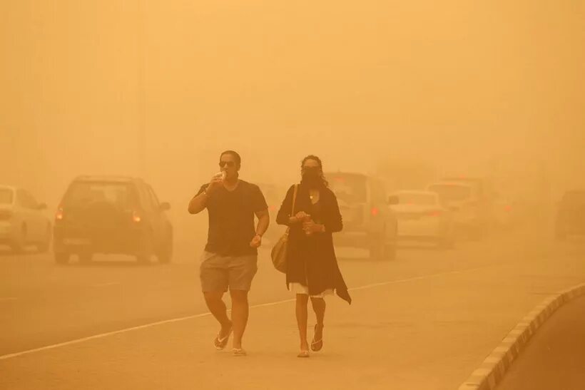 Песчаные бури в дубае. Песчаная буря в дубае. Абу даби пыльная буря. Абу даби песчаные бури. Пустынная буря дубай.