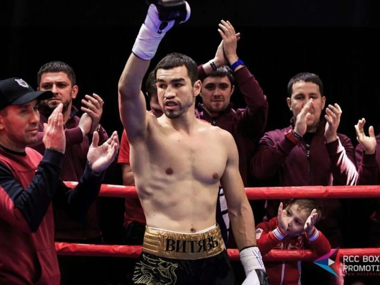 Чеботарев боец. Чеботарев боец. Саиф чемпион европы по боксу. Чеботарев боксер. Чеботарев боксер.