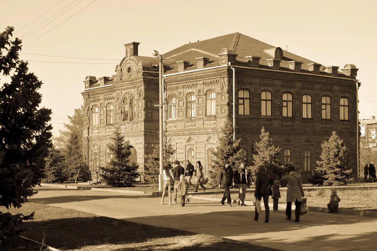 Старая school. Старая школа город Волжский. Старая школа Волжский 1881г. Ленинск Волгоградская область 19 век. Старая школа.