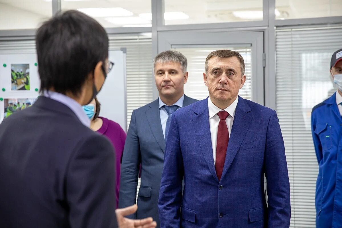Южный министр. Попов Олег Евгеньевич Сахалин. Министры Сахалинской области. Олег Попов Сахалин. Центр управления регионом Сахалинская область.