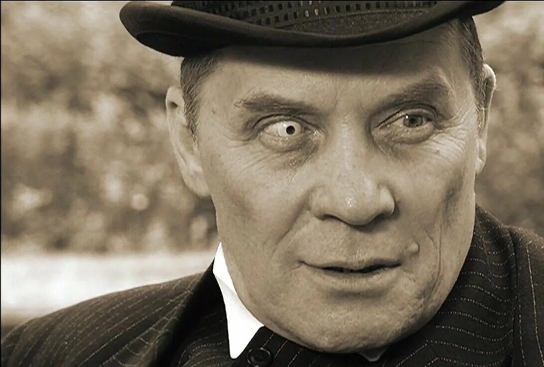 Джош лоусон актер. Актёр играющий фермера в отеле. Сергей безруков в роли иешуа. Джон симм раскольников. Ричард мэдден блондин.