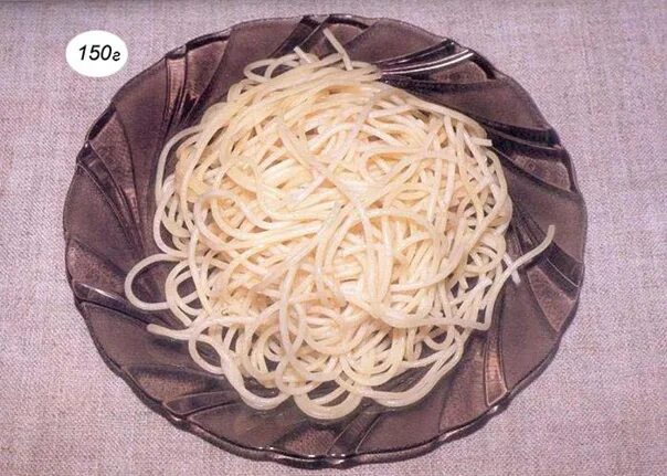 Количество лапши. 100 Грамм спагетти. 100 Грамм макарон спагетти. 100 Грамм отварных макарон. 100 Грамм лапши.