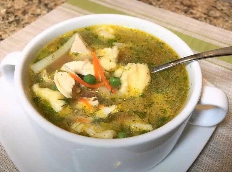 Суп с мясными клецками. Куриный суп с сырными клецками. клецкий суп. супчик куриный с клецками. суп овощной с клецками.