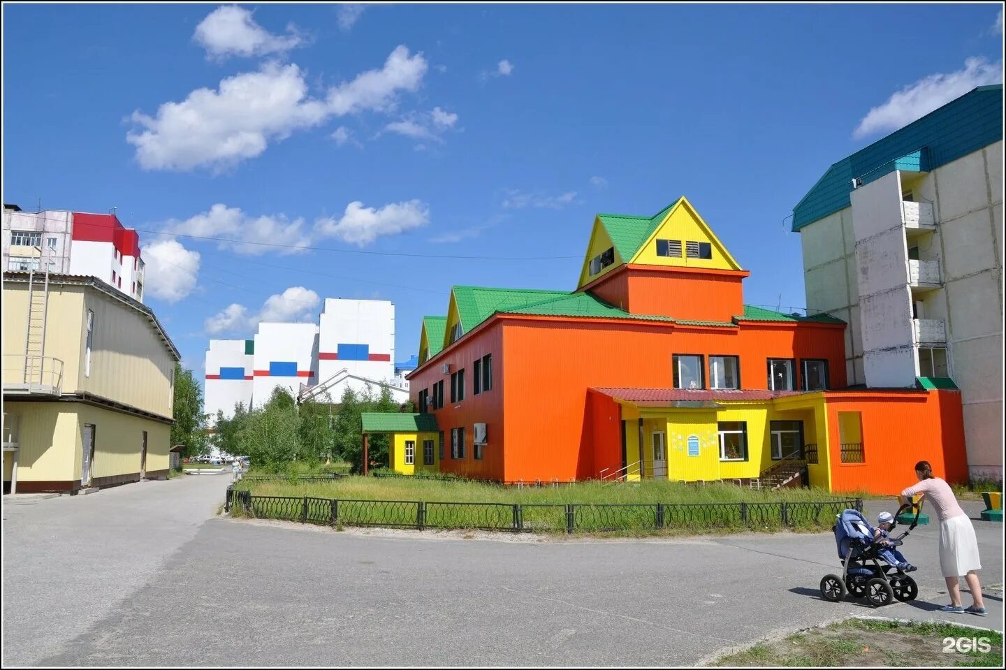 Набережная 13 излучинск. Мечеть излучинск. Поселок излучинск нижневартовский. Арлекино излучинск. Радуга излучинск.