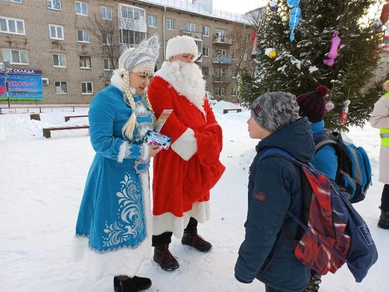 Дед мороз омск. Дом деда мороза. Поезд деда мороза омск. Кохомский дед мороз с путиным. Новости мороза.