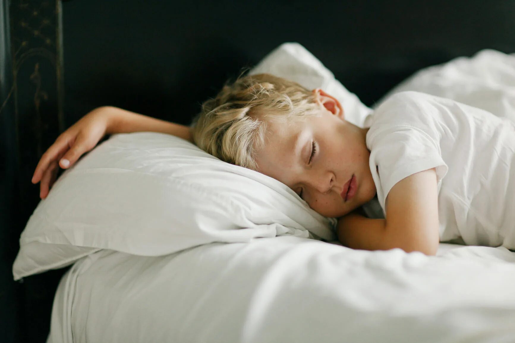 Going sleeping. Спящий мальчик. Мальчик спит. Спящий ребенок. Ребенок спит.