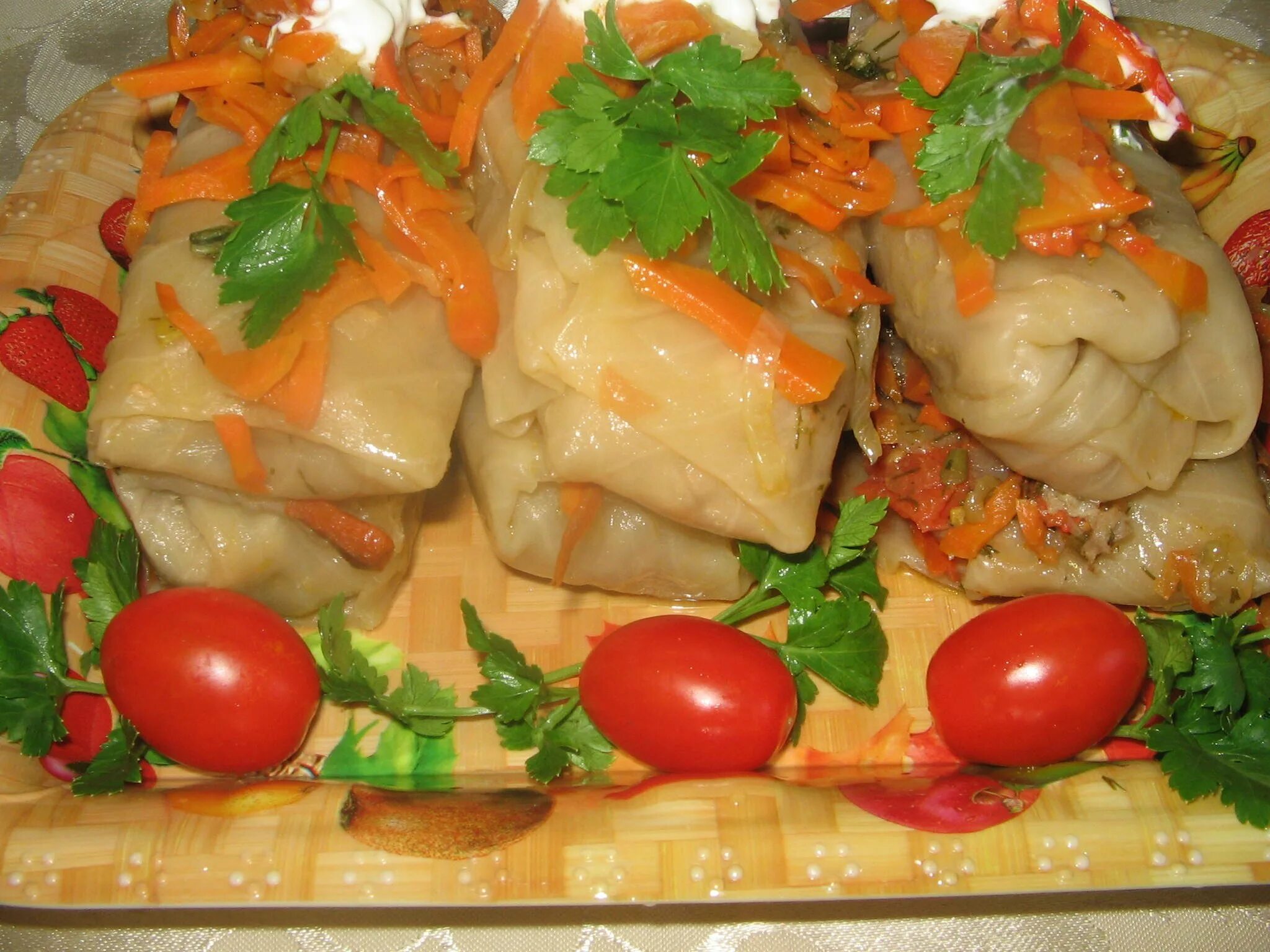 Мясо в капустных листьях рецепт