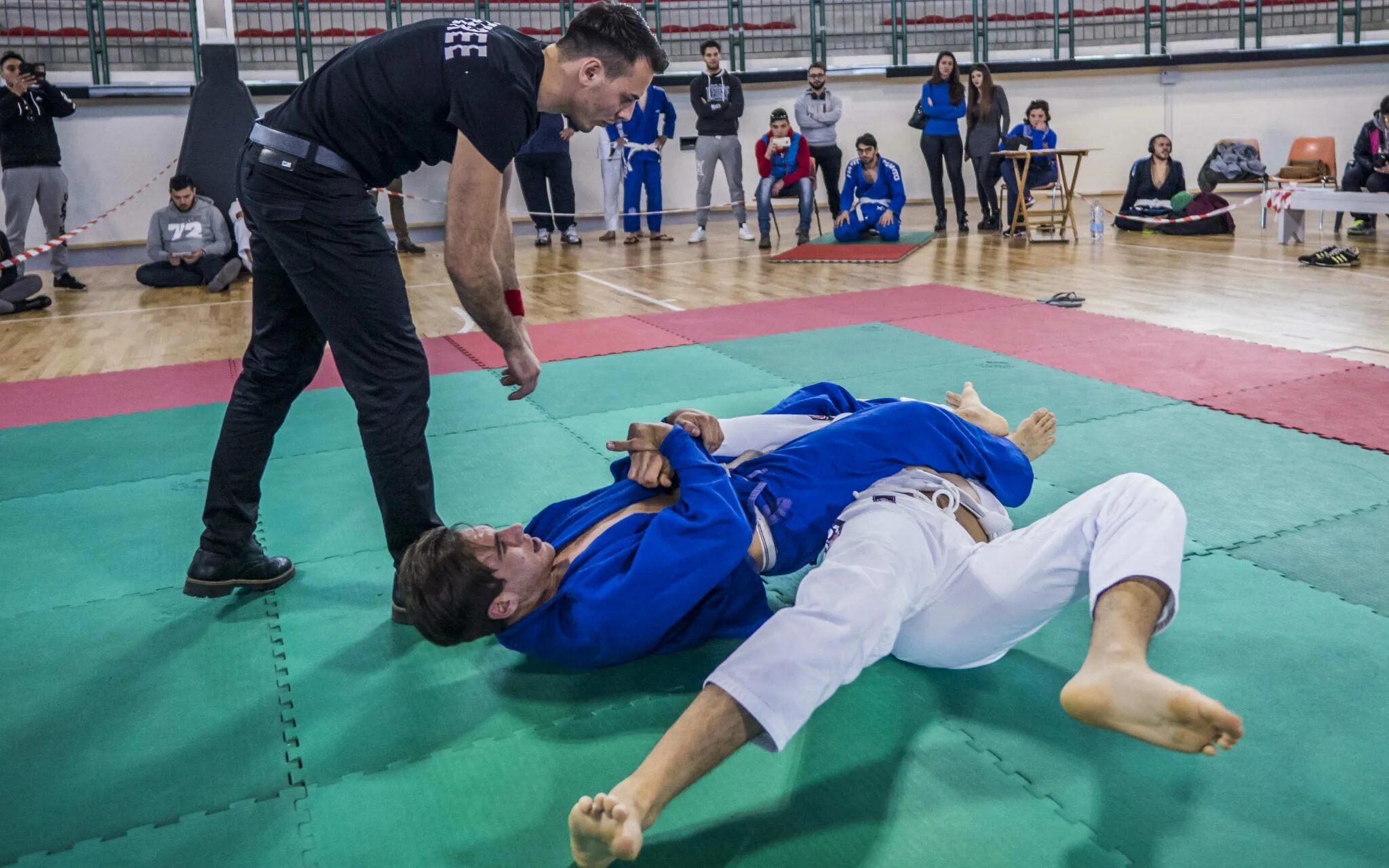 Бжж соревнования. Армлок джиу-джитсу. BJJ соревнования. Грэпплинг фон. Джиу джитсу картинки дети.