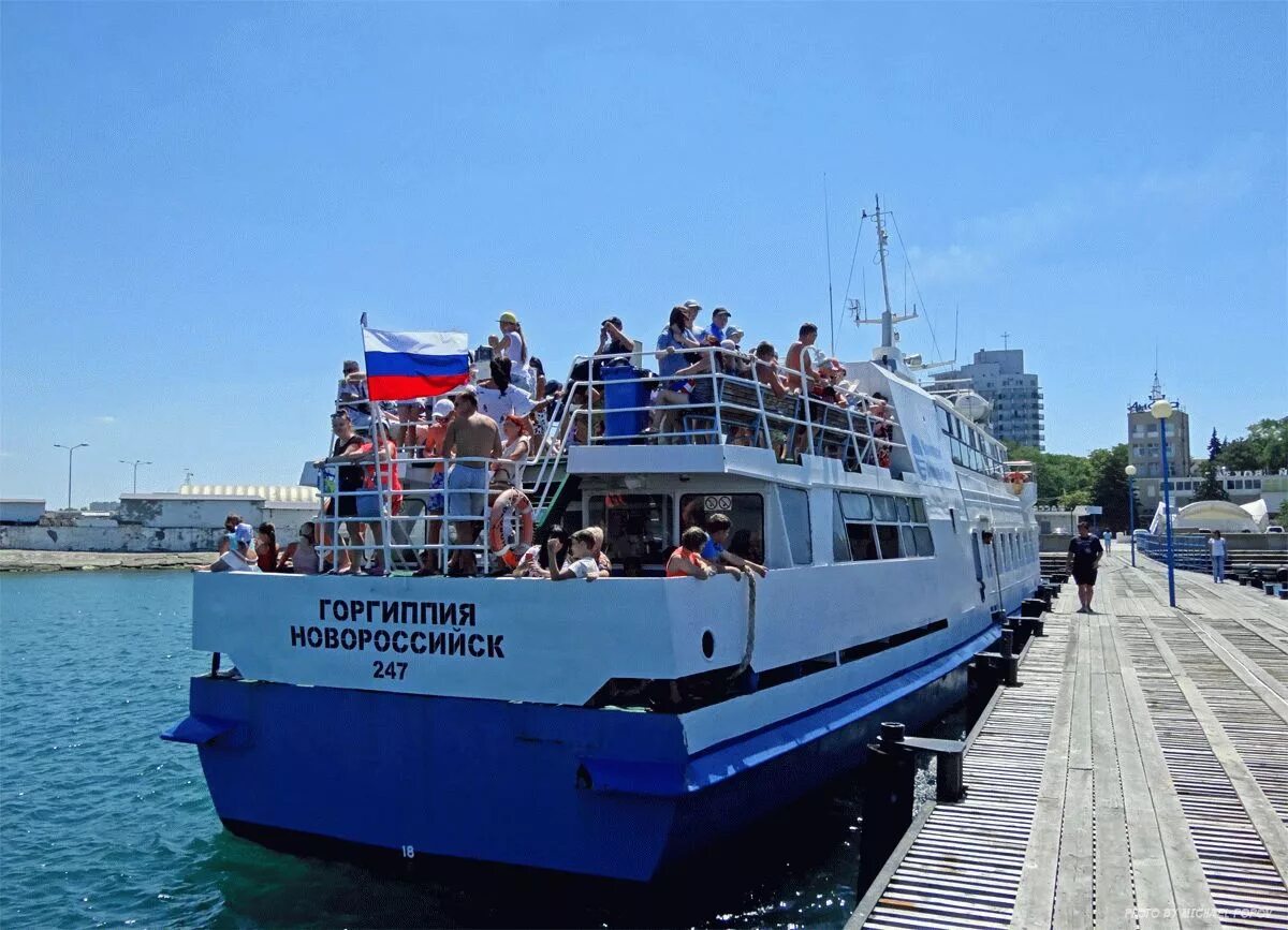 Прогулка на теплоходе анапа. Теплоход горгиппия анапа. морские прогулки анапа морпорт. горгиппия анапа морская прогулка. морской порт анапа анапа.