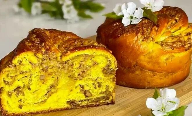 Пасхальный кулич с начинкой кранч. Кулич маффин пасхальный. Кулич крафин. Пасхальный кулич кранч с начинкой. Краффин начинки пасхальный.
