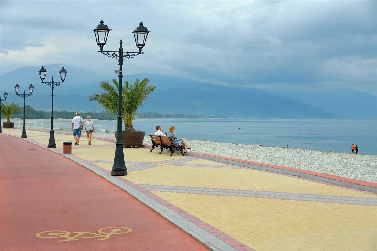 Адлерская набережная адлер. Имеретинская набережная в адлере. Олимпийский парк сочи имеретинская набережная. Олимпийский парк набережная имеретинка. Вечерняя набережная сочи адлер.