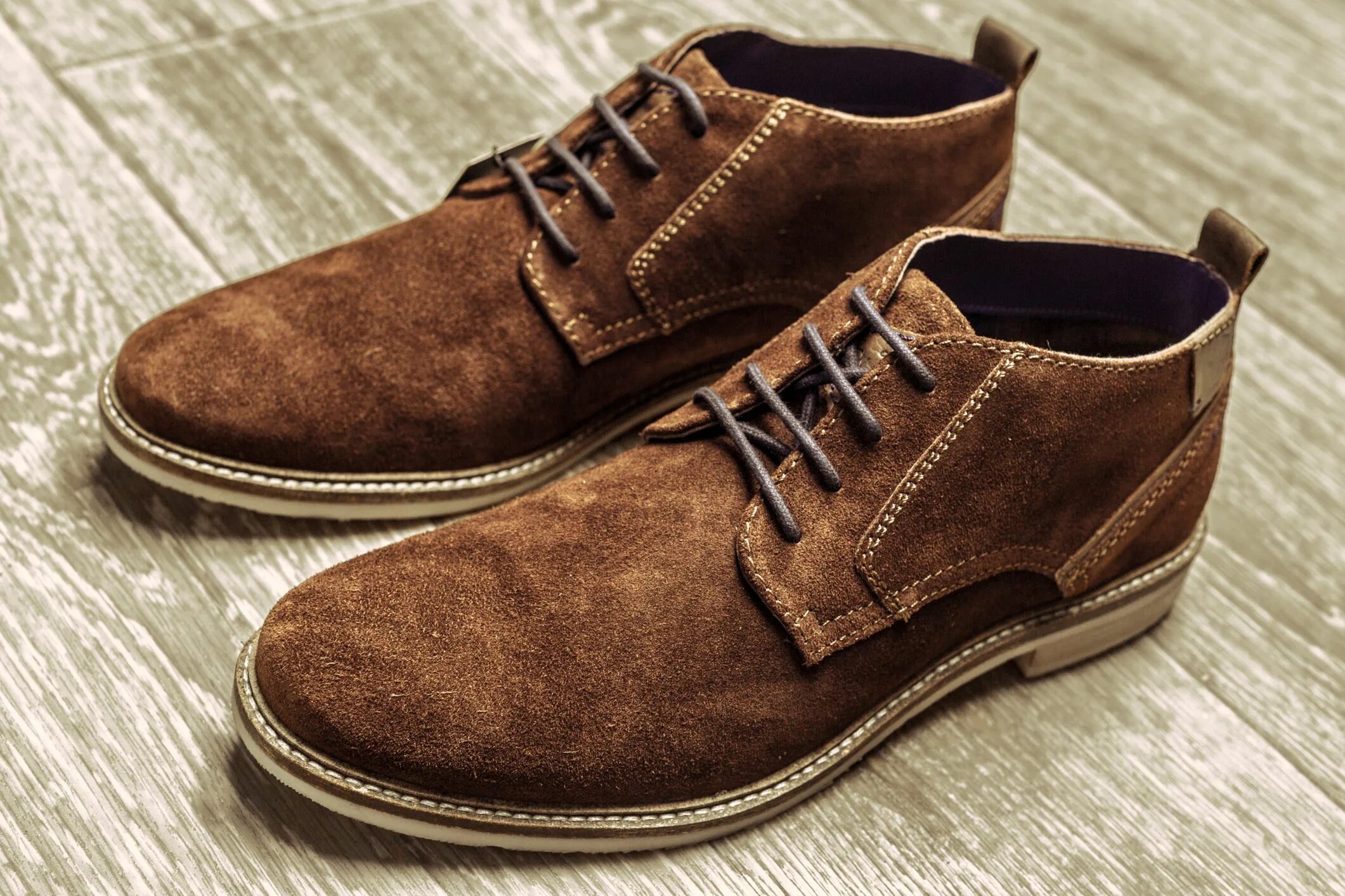 Ботинки замш. Замшевая обувь. Обувь из замши. Suede ботинки. Кеды нубук.