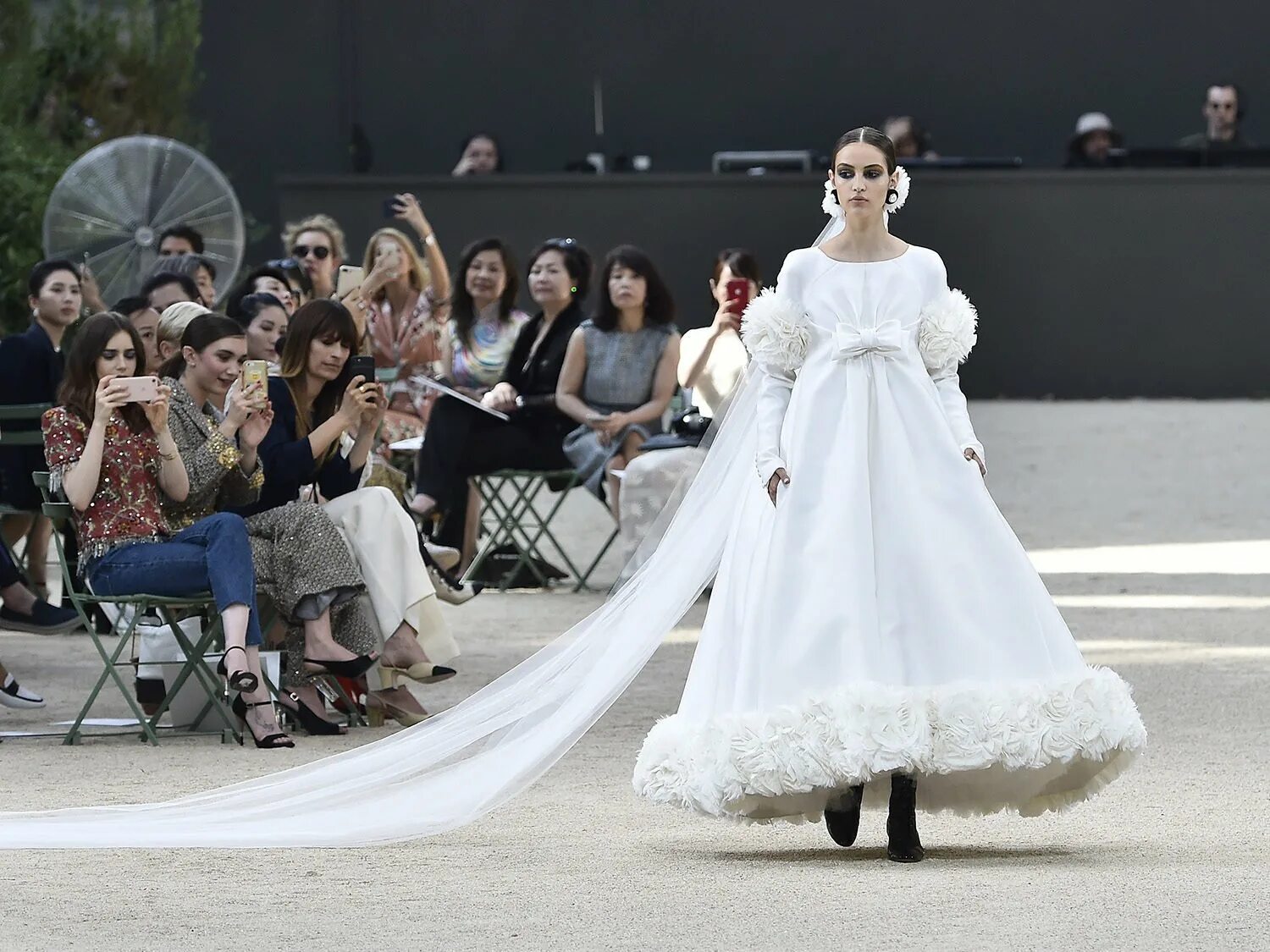 Ashi studio couture. Свадебные платья модельер. Дизайнерские свадебные платья. Свадебные платья модельер. Свадебные платья показ мод.