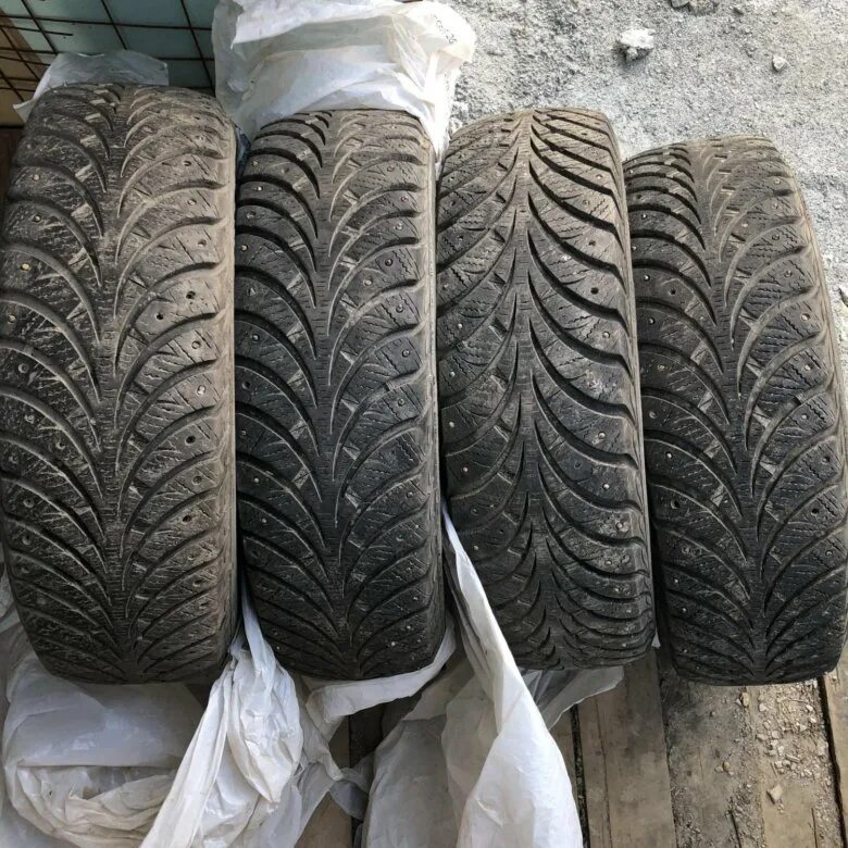 185 70 14 зимние. Зимний goodyear r14. шины гудиер 185 70 р14. шины гудиер зимние r 14 185 70. резина 15 радиус зимняя гудиер.