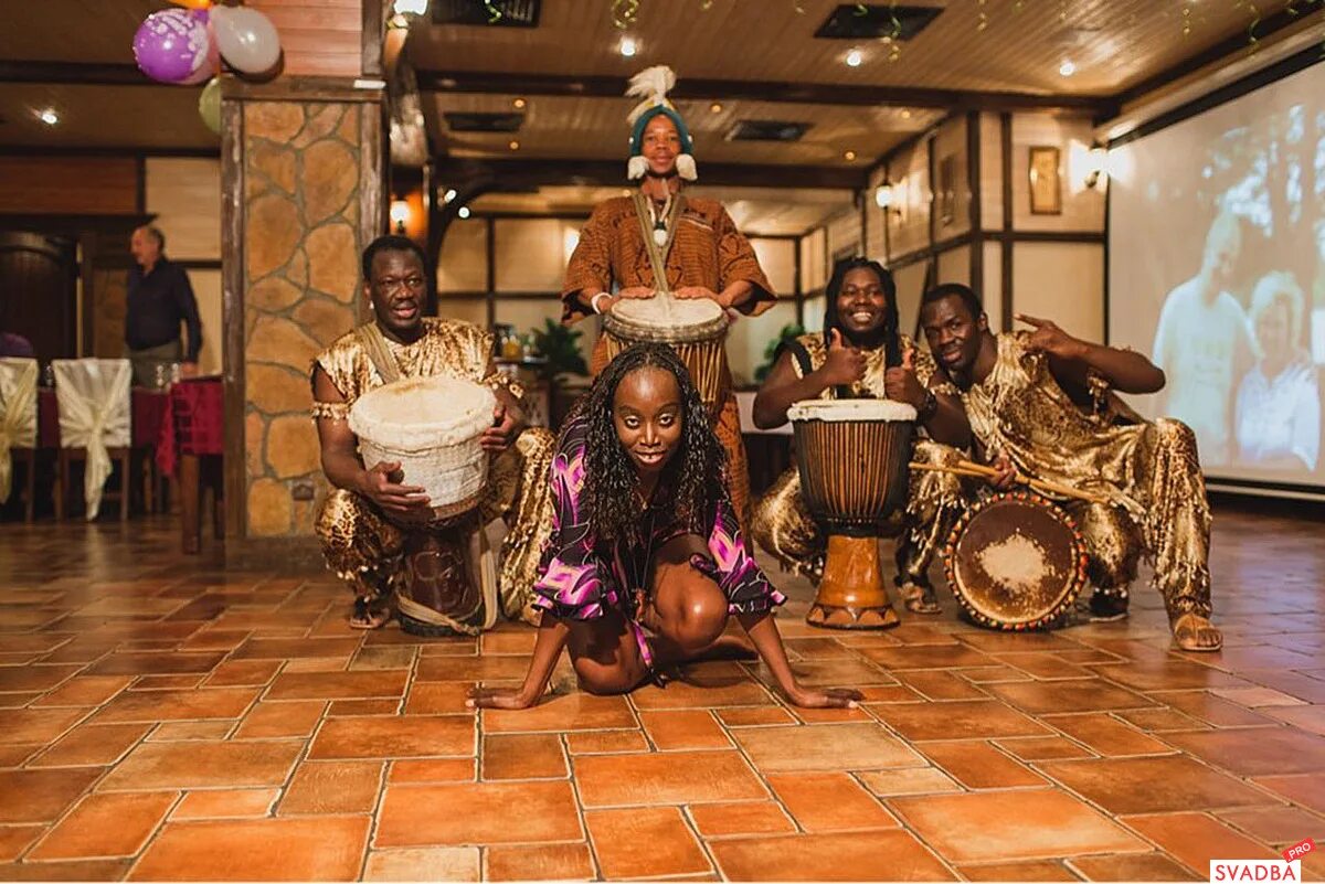 Наряд на вечеринку афрозумба. Латино африканец. Афро шоу. Африканское шоу. Африканское барабанное шоу.