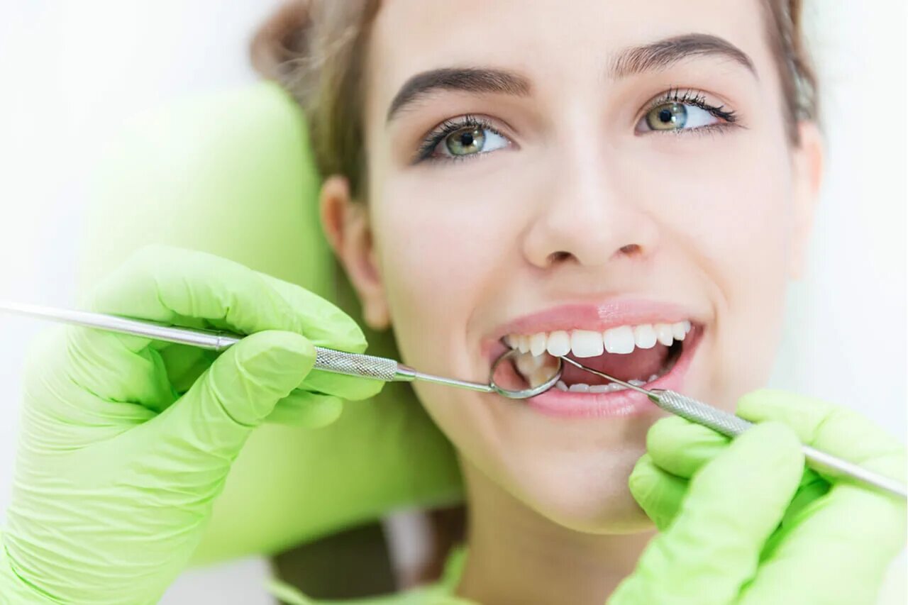 Стоматолог выходные. Зубы. Красивая улыбка. Красивая улыбка зубы. Здоровые зубы стоматология.