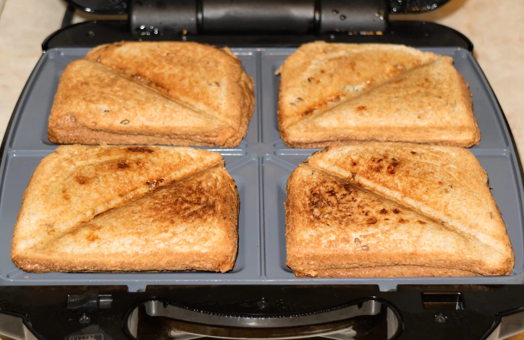 Горячий бутерброд в мультипекаре редмонд. Мультипекарь редмонд бутерброды. Бутерброды в мультипекаре редмонд. Редмонд мультипекарь сэндвич сэндвичи. Мультипекарь редмонд бутерброды.