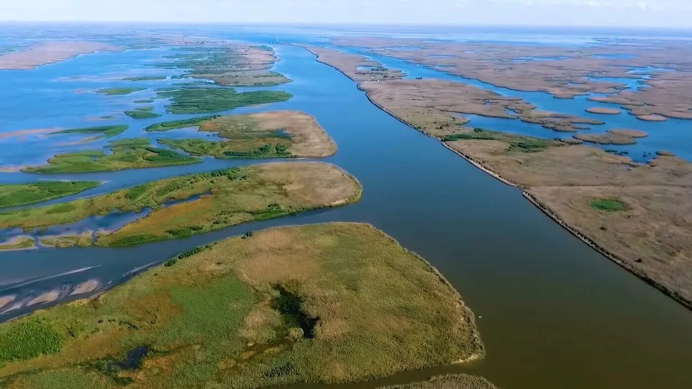 Река образует огромную дельту