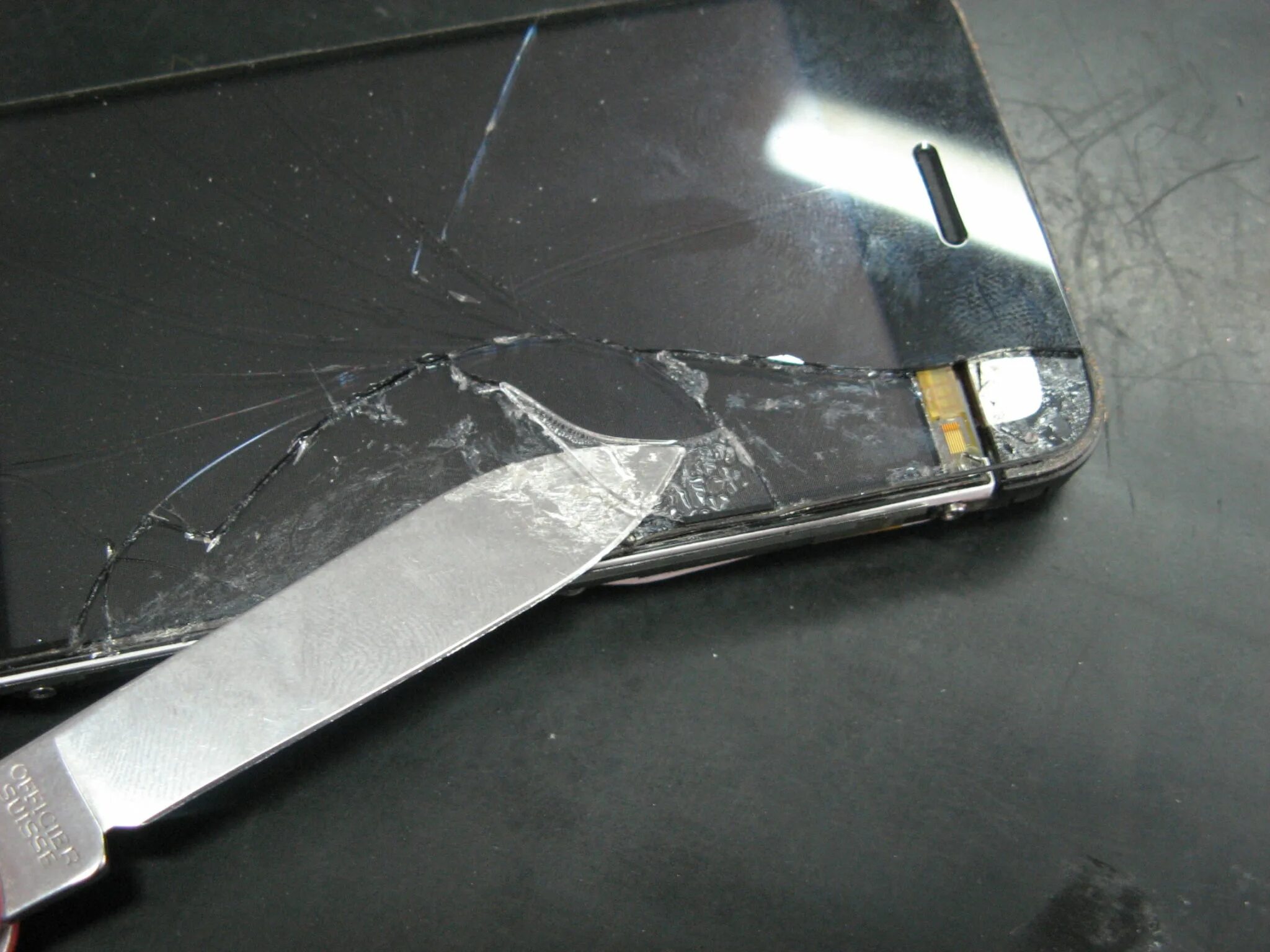 Замена стекла iPhone и замена дисплея айфона.