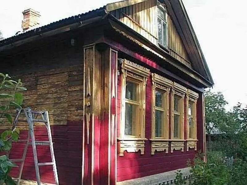 Какой краской покрасить дачу. Домик покрасить деревянный. покраска старого деревянного дома снаружи. старый деревянный дом. покраска старого деревянного дома.