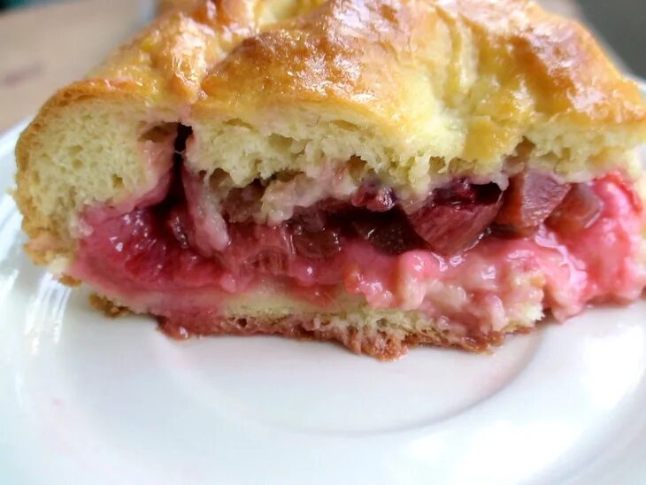 Пироги с ревенем. Пирог с ревенем. Пирожки из ревеня сладкие в духовке рецепт. Пирожки со щавелем в духовке из дрожжевого теста сладкие. Пирожки из ревеня сладкие в духовке рецепт.