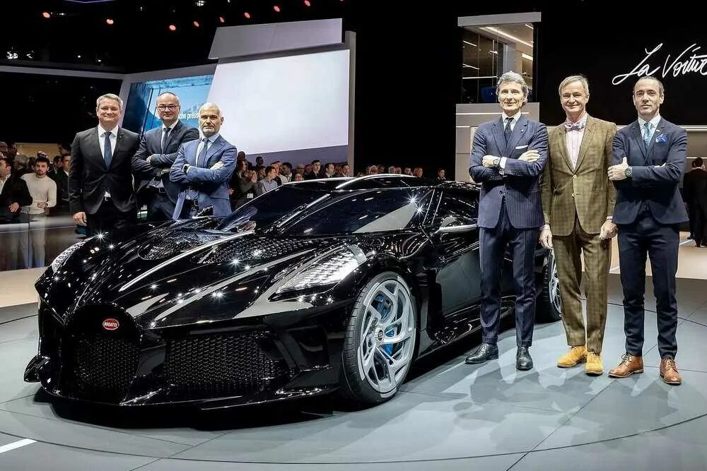 Самые дорогие машины в мире 2024 цены. Бугатти концерн. Бугатти Ноир. Гиперкар Bugatti la voiture noire. Бугатти 1 в мире.