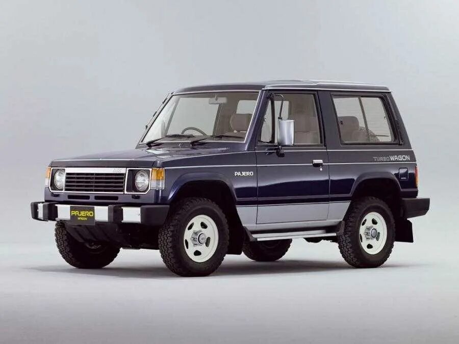 Mitsubishi pajero 1 поколение. Митсубиси Паджеро 1. Mitsubishi Pajero 1982. Mitsubishi Pajero,1 1990. Mitsubishi Pajero 1982 1 поколение.