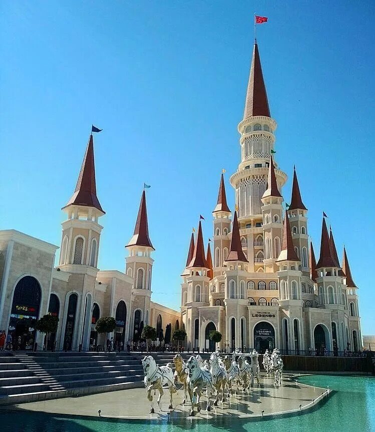 Парк оф легендс белек. Диснейленд турция анталия. Парк в турции land of legends. The land of legends турция белек отель. Диснейленд турция анталия.