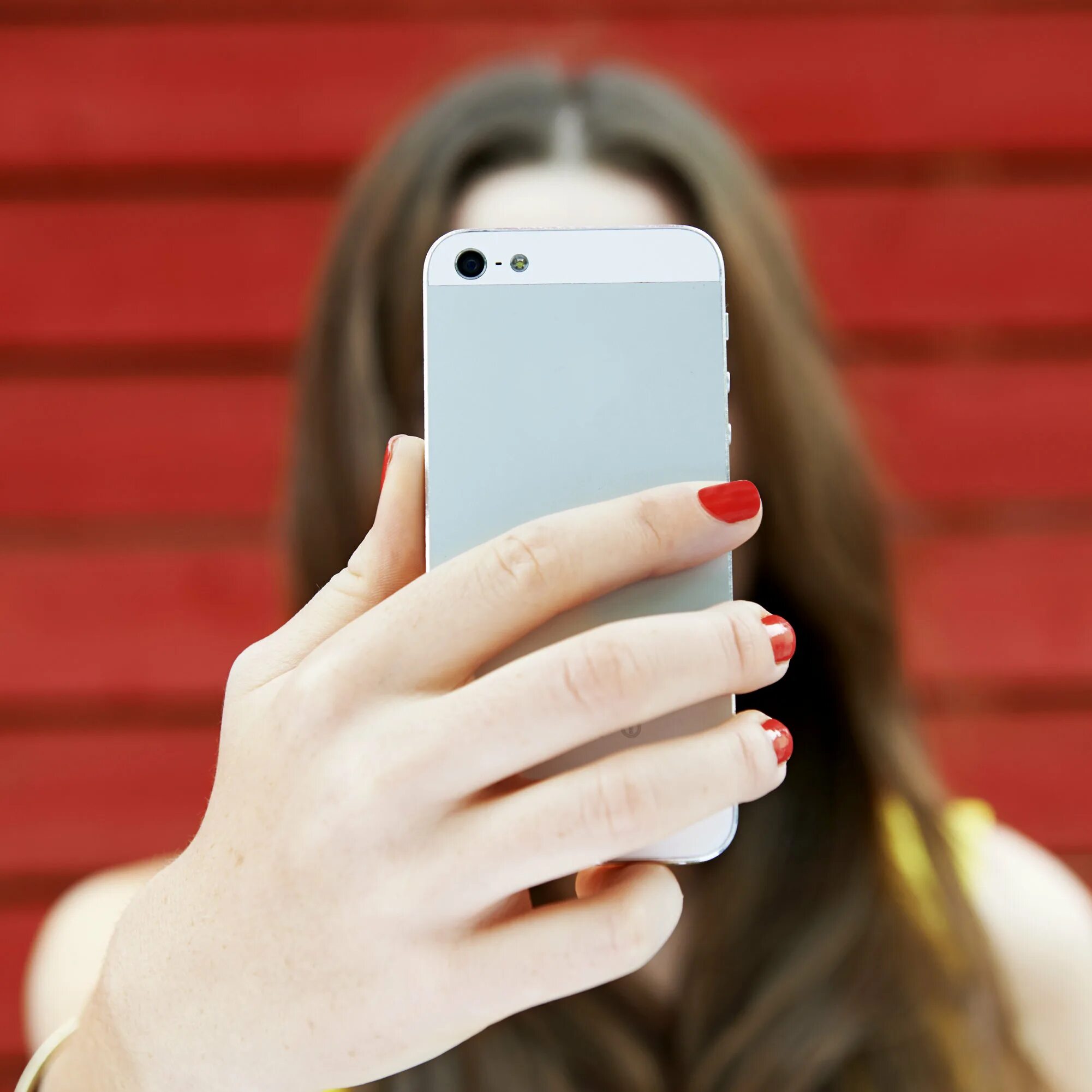 смартфон в руке. говорит по телефону. самсунг девушка. Phone addicted. телефон в женской руке.