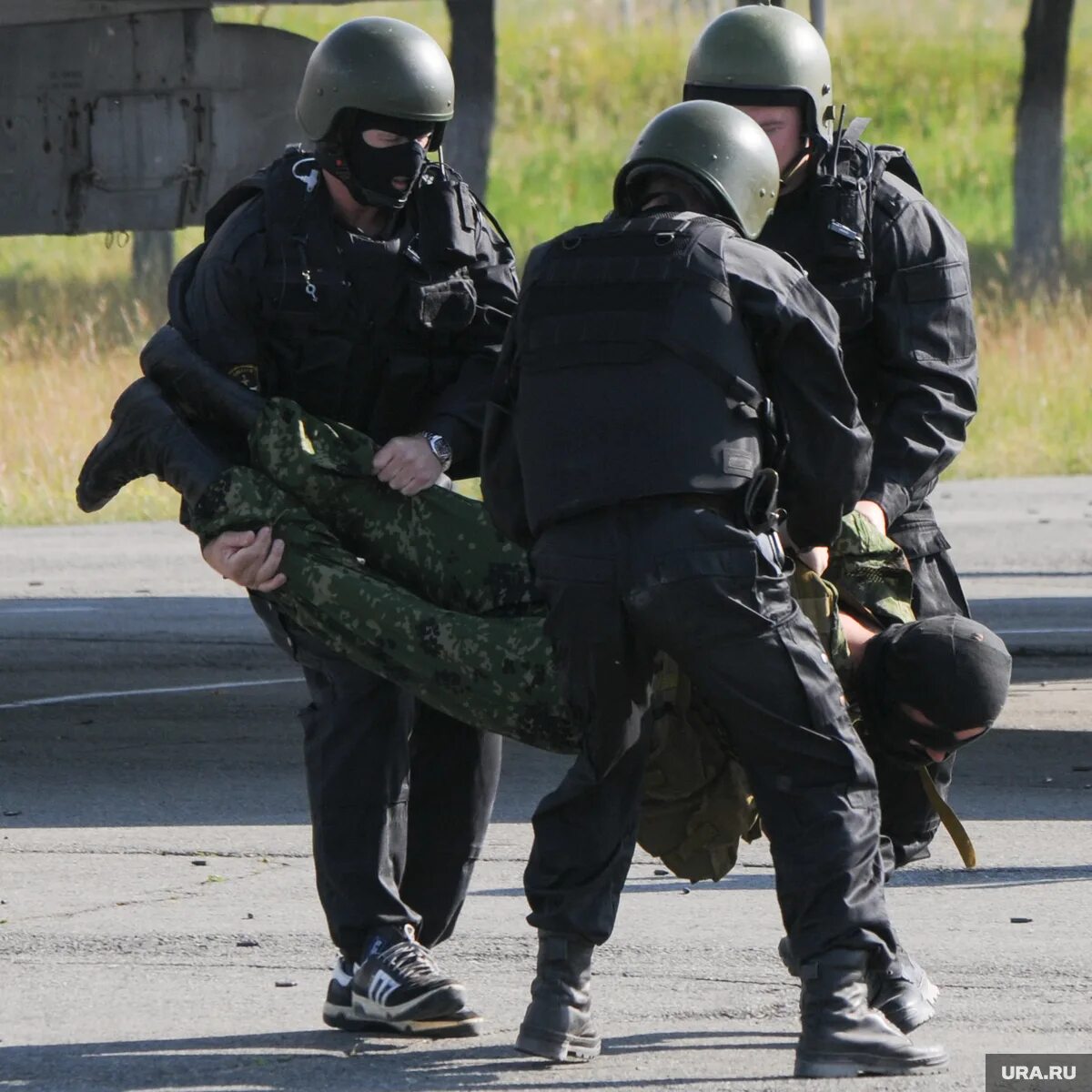 Задержание террористов холл. Задержание террористов на северном кавказе. Задержание террористов фото. Задержание террористов холл. Террористы в екатеринбурге.